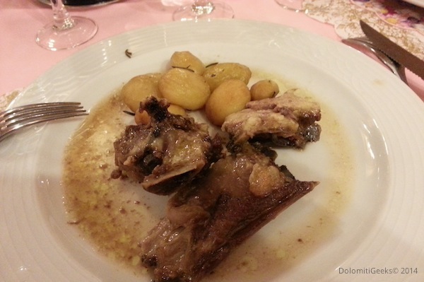 Capretto nostrano con patate al rosmarino