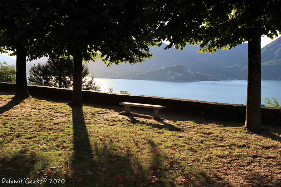 Vue sur lac depuis le sanctuaire